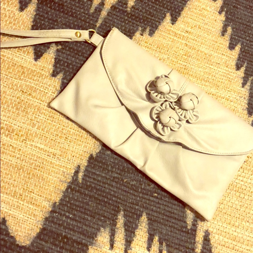 The cutest little clutch ya ever did see!!!